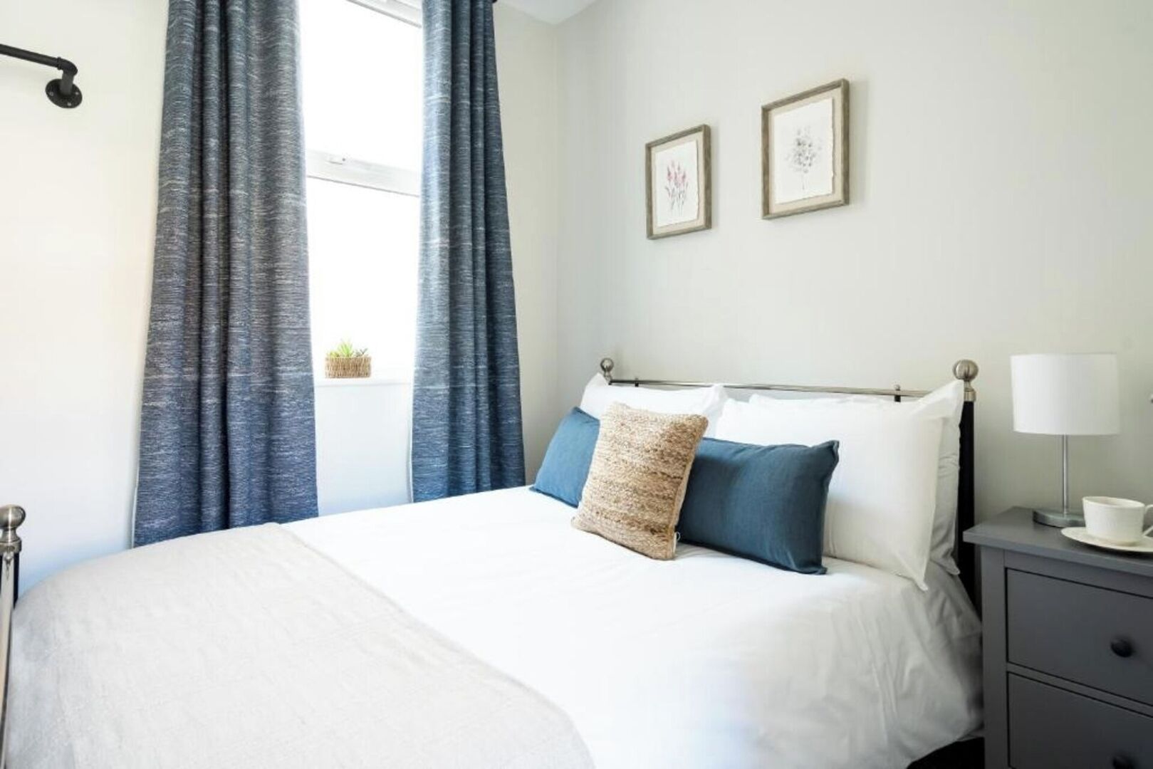 2 slaapkamers, een strijkplank/strijkijzer, wifi, beddengoed