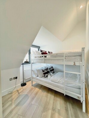 3 bedrooms, free WiFi, bed sheets