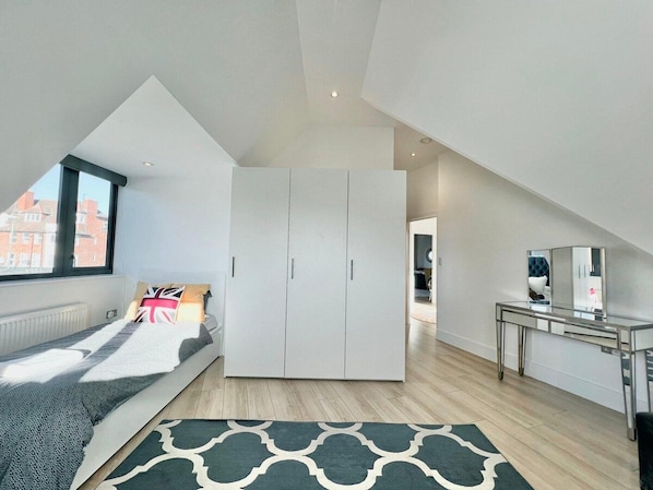 3 bedrooms, free WiFi, bed sheets