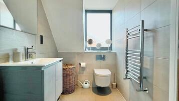 Shower, towels