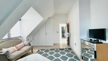 3 bedrooms, free WiFi, bed sheets