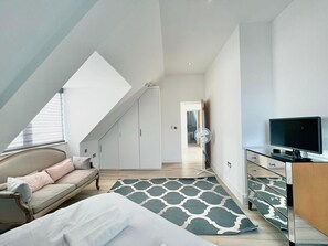 3 bedrooms, free WiFi, bed sheets - Hendon Penthouse Apartment (London)