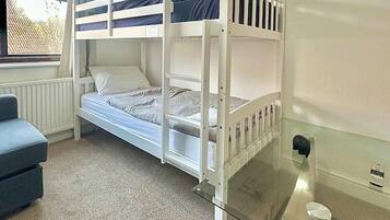 3 bedrooms, iron/ironing board, free WiFi, bed sheets