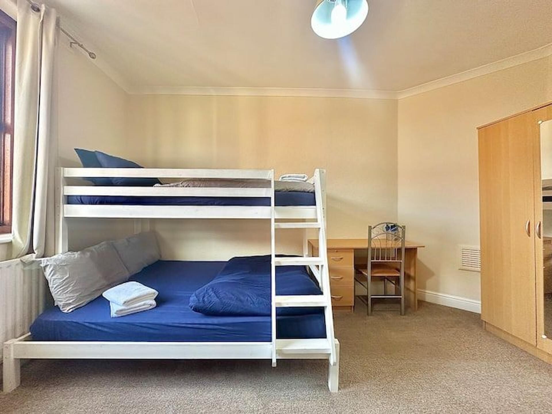 3 bedrooms, iron/ironing board, free WiFi, bed sheets
