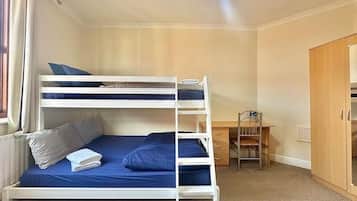 3 bedrooms, iron/ironing board, free WiFi, bed sheets