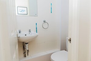 Hårtørrer, håndklæder, Sæbe, Toiletpapir