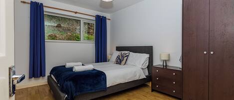 Ferros/tábuas de passar roupa, Wi-Fi, roupa de cama