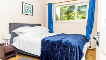 3 bedrooms, iron/ironing board, WiFi, bed sheets