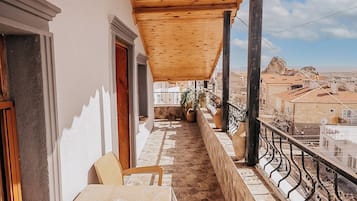 Deluxe-Apartment, Stadtblick | Speisen im Freien