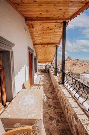 Outdoor dining - taskiran house (Nevsehir)