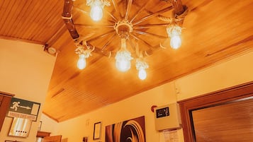 Deluxe-Apartment, Stadtblick | Innenbereich