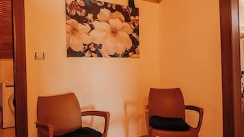 Deluxe Condo, City View | Interior