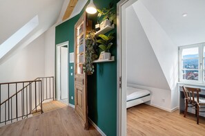 2 makuuhuonetta, silitysrauta/-lauta, Wi-Fi, vuodevaatteet