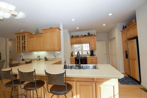 Private kitchen - Links & Lake View | Spacious Retreat Near Pinehurst Golf & Village - 8 beds (Pinehurst)