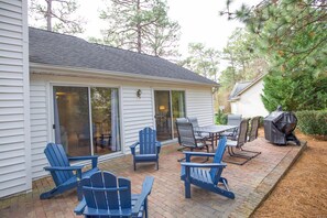 Outdoor dining - Rocken Lake Hills Retreat- Pinehurst Home w/ Game Room & Patio Near Golf (Pinehurst)
