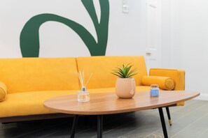 TV - Cozy 2-Bed Flat in Central London | Sleeps 5 | Ideal for Business & Family Stays (London)
