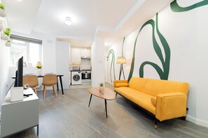Interior - Cozy 2-Bed Flat in Central London | Sleeps 5 | Ideal for Business & Family Stays (London)