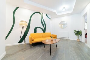 TV - Cozy 2-Bed Flat in Central London | Sleeps 5 | Ideal for Business & Family Stays (London)