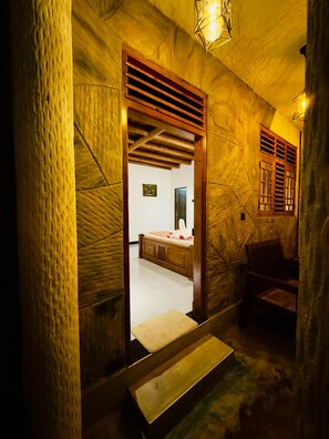 Interior - Stone Carving Resort (Udawalawa)