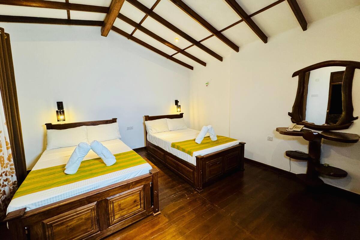Phòng đôi hoặc 2 giường đơn Deluxe, ban công, quang cảnh kênh | Bàn, truy cập Internet không dây miễn phí 