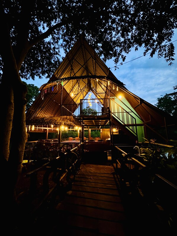 Property grounds - Stone Carving Resort (Udawalawa)