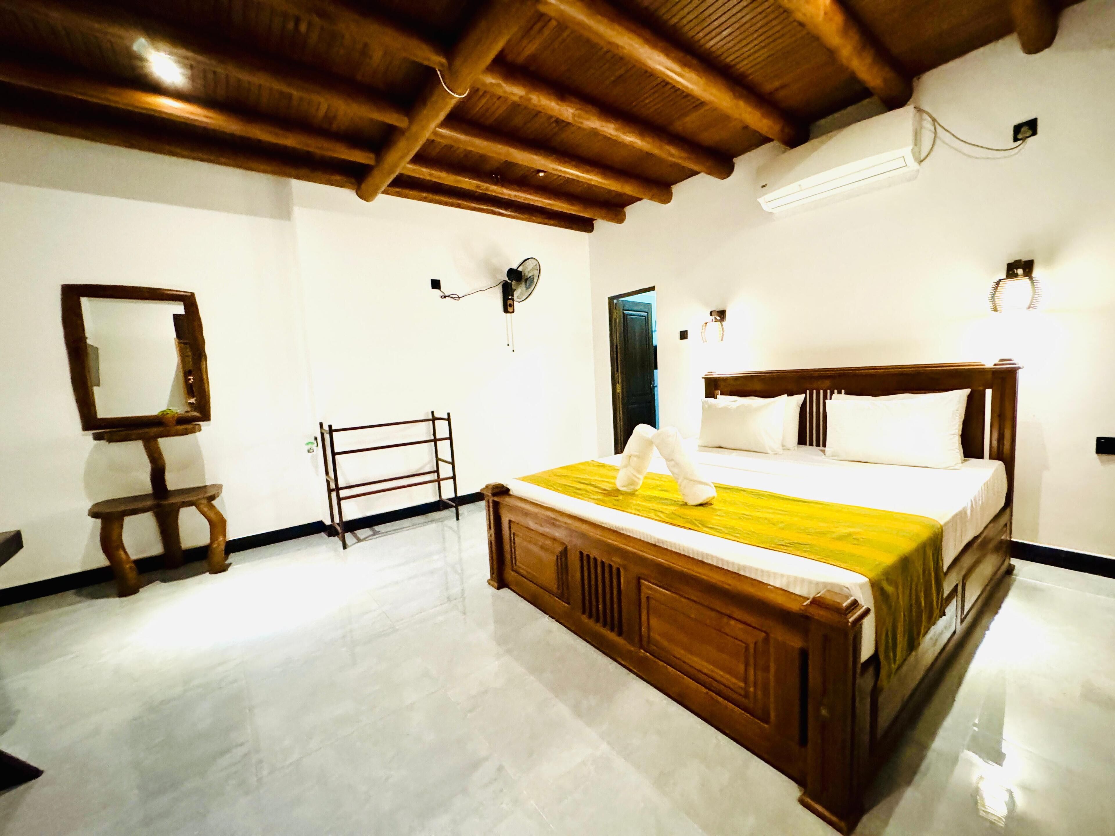 Classic Double Room, Balcony, Canal View