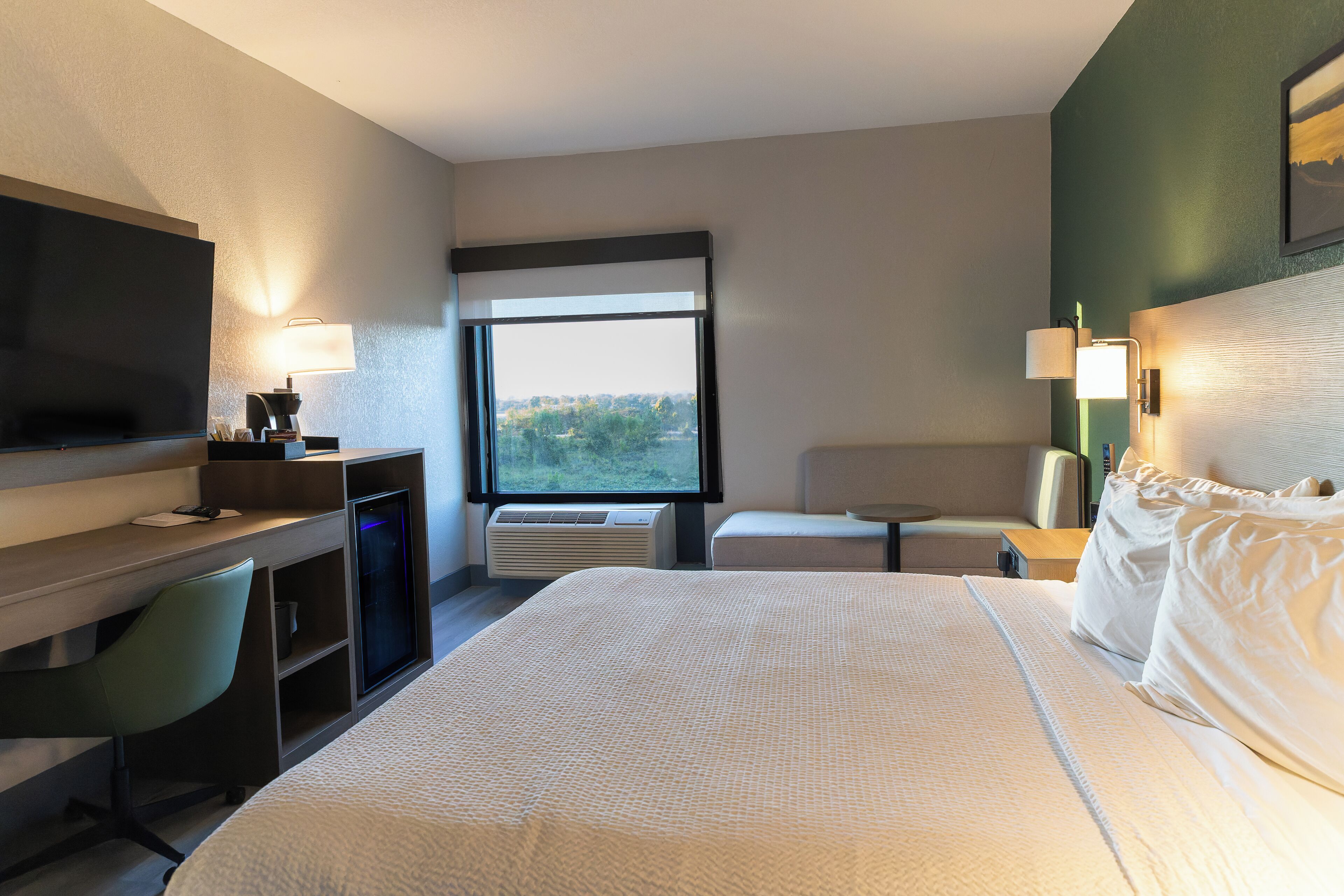 Bureau, espace de travail pour ordinateur portable, Wi-Fi gratuit