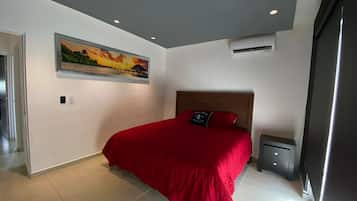 4 habitaciones, tabla de planchar con plancha, wifi y ropa de cama