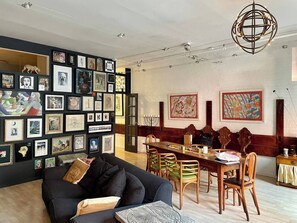 Interior - Artist Loft in the Heart of Chelsea with BBQ & terrace, Pet friendly! (New York)