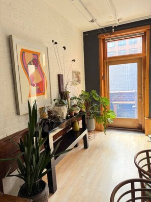Interior - Artist Loft in the Heart of Chelsea with BBQ & terrace, Pet friendly! (New York)