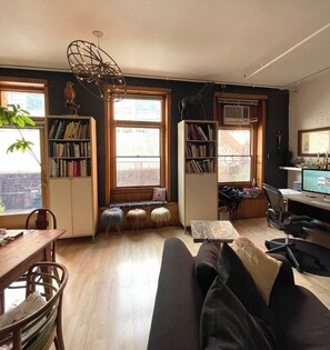 Living area - Artist Loft in the Heart of Chelsea with BBQ & terrace, Pet friendly! (New York)