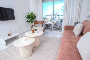 Appartement, 1 chambre, fumeurs, balcon | Coin séjour