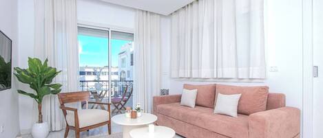 Apartment, 1 Bedroom, Smoking, Balcony | Living room