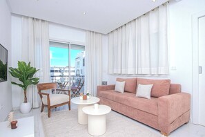 Apartemen, 1 kamar tidur, Boleh Merokok, balkon | Ruang keluarga