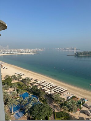 House - Al Basri Palm Jumeirah Beachfront 2BR Maid s Room Apartment Sea Views (Dubai)