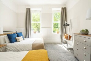 2 bedrooms, desk, iron/ironing board, WiFi - 2-Bedroom Close to City Centre - Sleeps 6 (Cardiff)