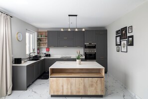 Private kitchen - Sunlit Top Floor 2BR APT Big Terrace (Sliema)