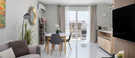 Apartment, 2 Bedrooms, City View | Living area