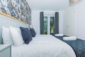 3 habitaciones, tabla de planchar con plancha, wifi y ropa de cama 