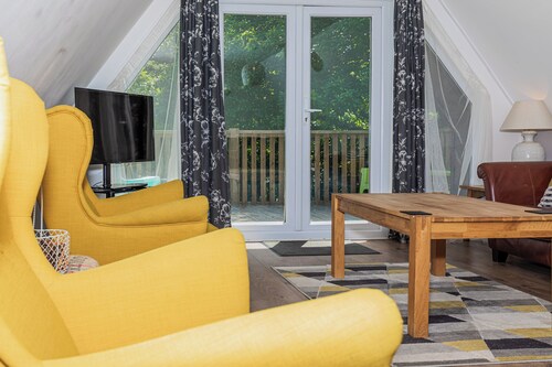 3 Bed Valley Lodge w/pool access @ Honicombe holiday park
