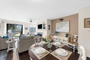 Dining - Lagoon view, central location, Parkside villa (Kiawah Island)