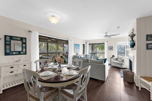 Interior - Lagoon view, central location, Parkside villa (Kiawah Island)