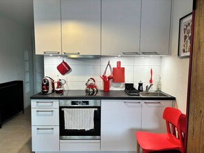 Private kitchen - Grape place for 4 people, with washing machine, in the heart of Pully (Pully)