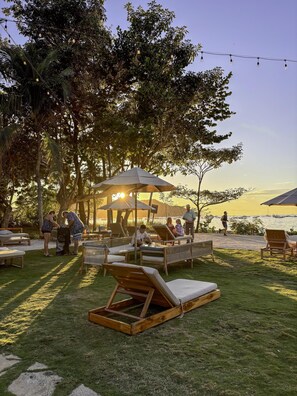 Property grounds - Sunset Terrace at Naumi, Ocean Views & Beach Club (Sardinal)