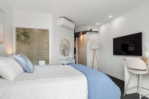 Free WiFi - The Waves Waterfront Studio Opposite Cowes Beach (Cowes)