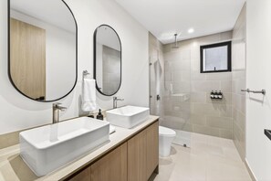 Shower - Palm & Breeze, Nature Views & Beach Club (Sardinal)