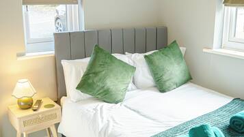 4 bedrooms, iron/ironing board, free WiFi