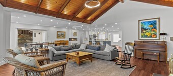 Peaceful 4BR 3BA Retreat Near Trails & Ferry