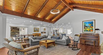 Peaceful 4BR 3BA Retreat Near Trails & Ferry