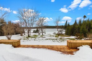 Property grounds - Peaceful 4BR 3BA Retreat Near Trails & Ferry (Portugal Cove-St. Philip's)